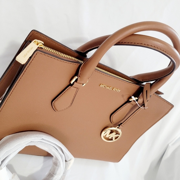 🏷1 DAY SALE🏷⭐️Micheal Kors Sheila Non Leather Vegan Satchel⭐️ - Picture 10 of 10